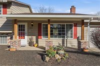 3820 SE Stott Cir, Troutdale, OR 97060