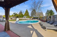3820 SE Stott Cir, Troutdale, OR 97060