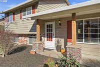 3820 SE Stott Cir, Troutdale, OR 97060