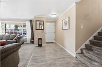 3820 SE Stott Cir, Troutdale, OR 97060