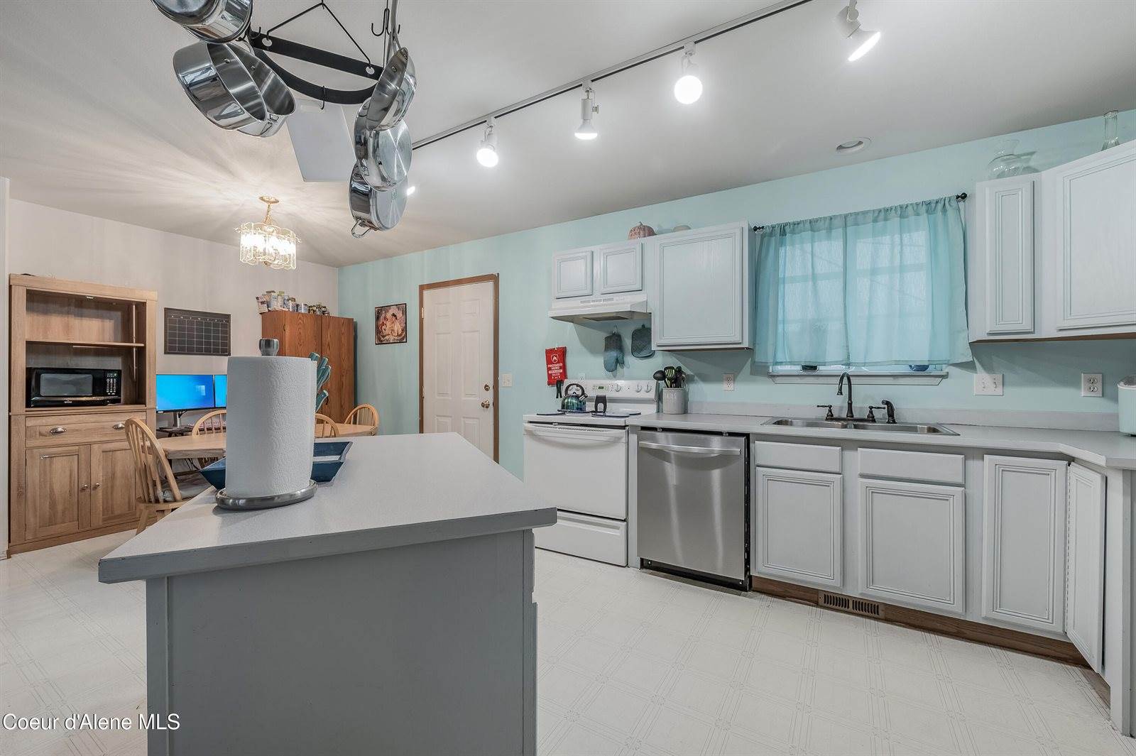 7530 West Meadow Lark Ln, Rathdrum, ID 83858