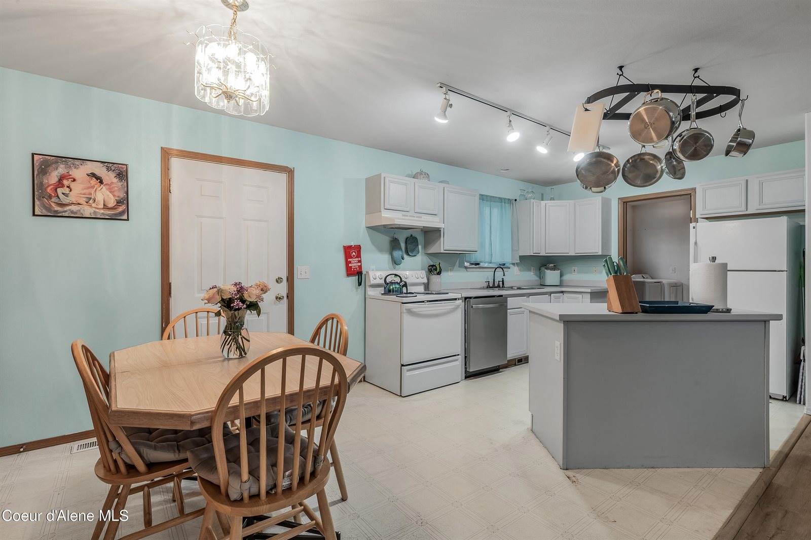 7530 West Meadow Lark Ln, Rathdrum, ID 83858