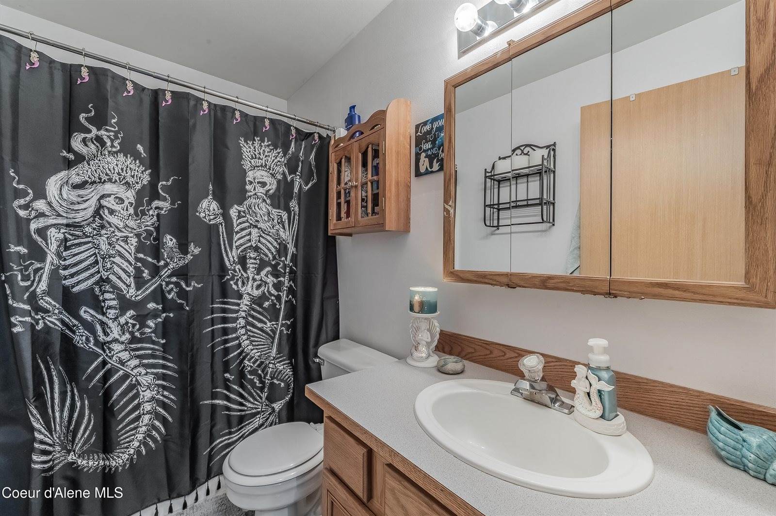 7530 West Meadow Lark Ln, Rathdrum, ID 83858