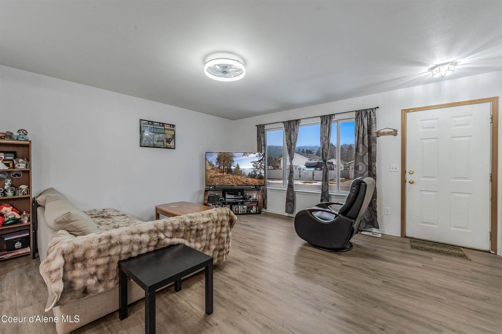 7530 West Meadow Lark Ln, Rathdrum, ID 83858