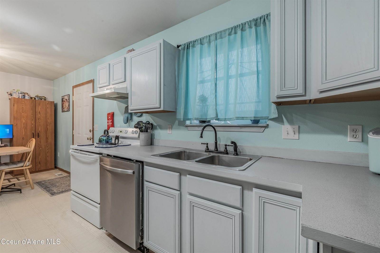 7530 West Meadow Lark Ln, Rathdrum, ID 83858