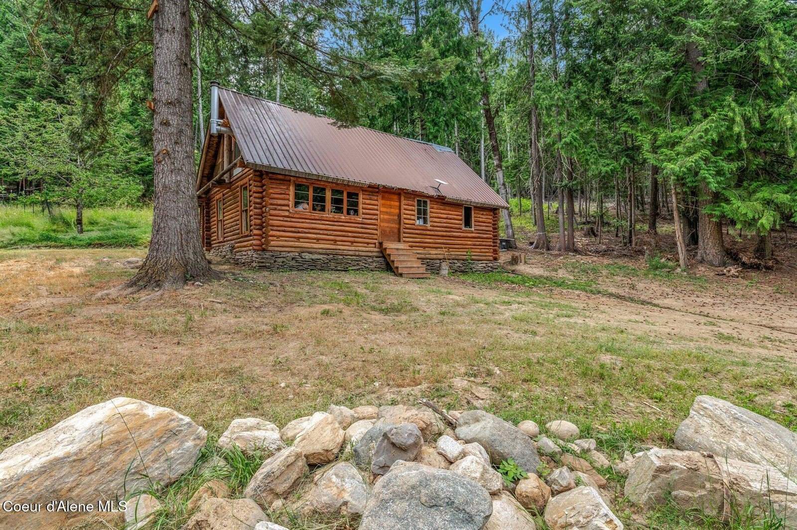 2955 Cabin Ridge Rd, Spirit Lake, ID 83869