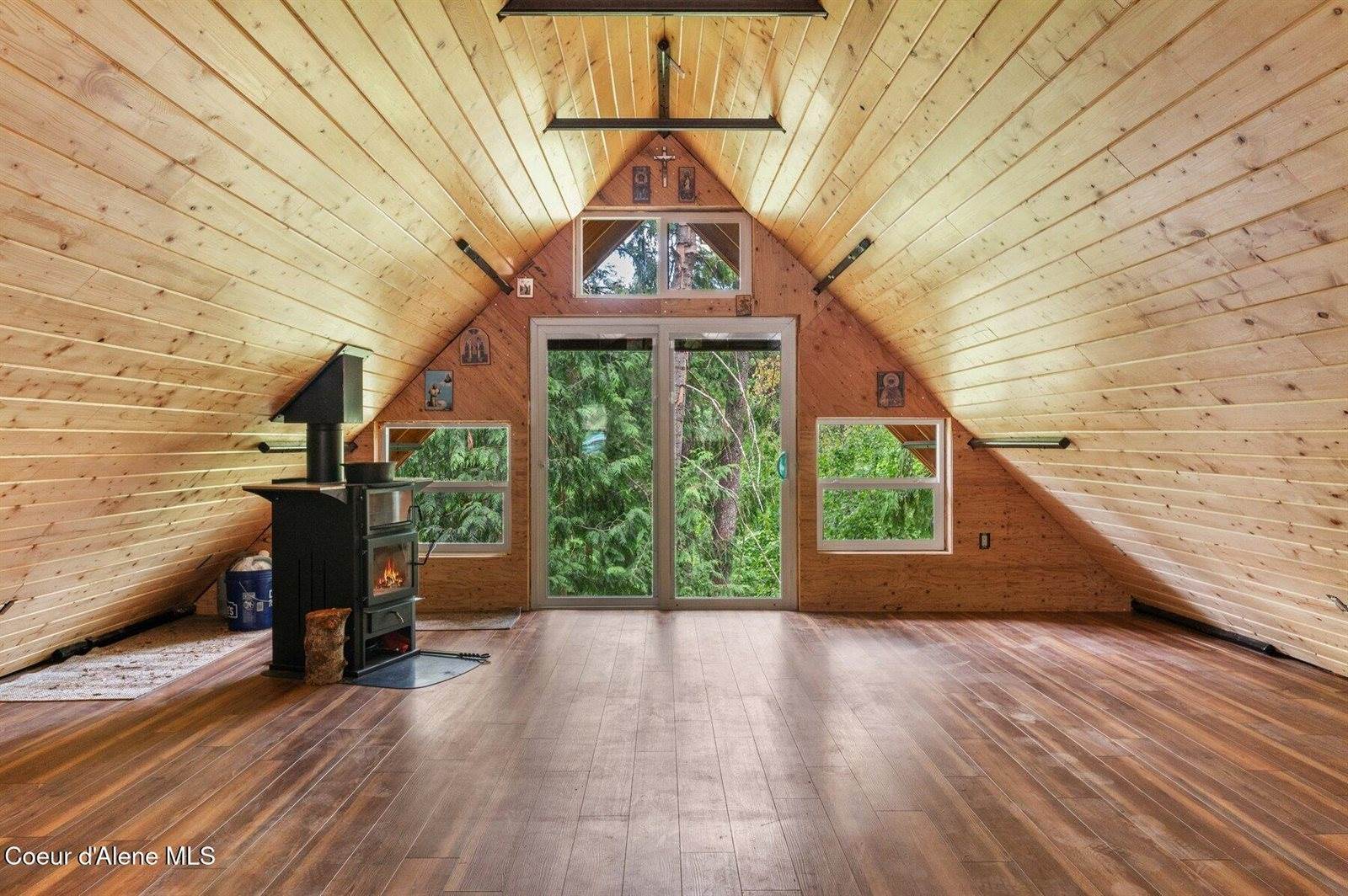 2955 Cabin Ridge Rd, Spirit Lake, ID 83869