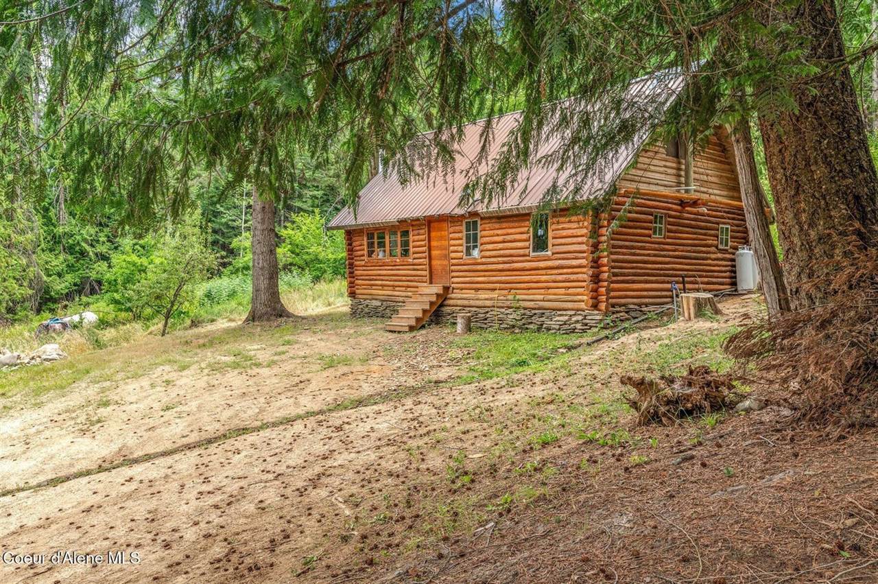 2955 Cabin Ridge Rd, Spirit Lake, ID 83869