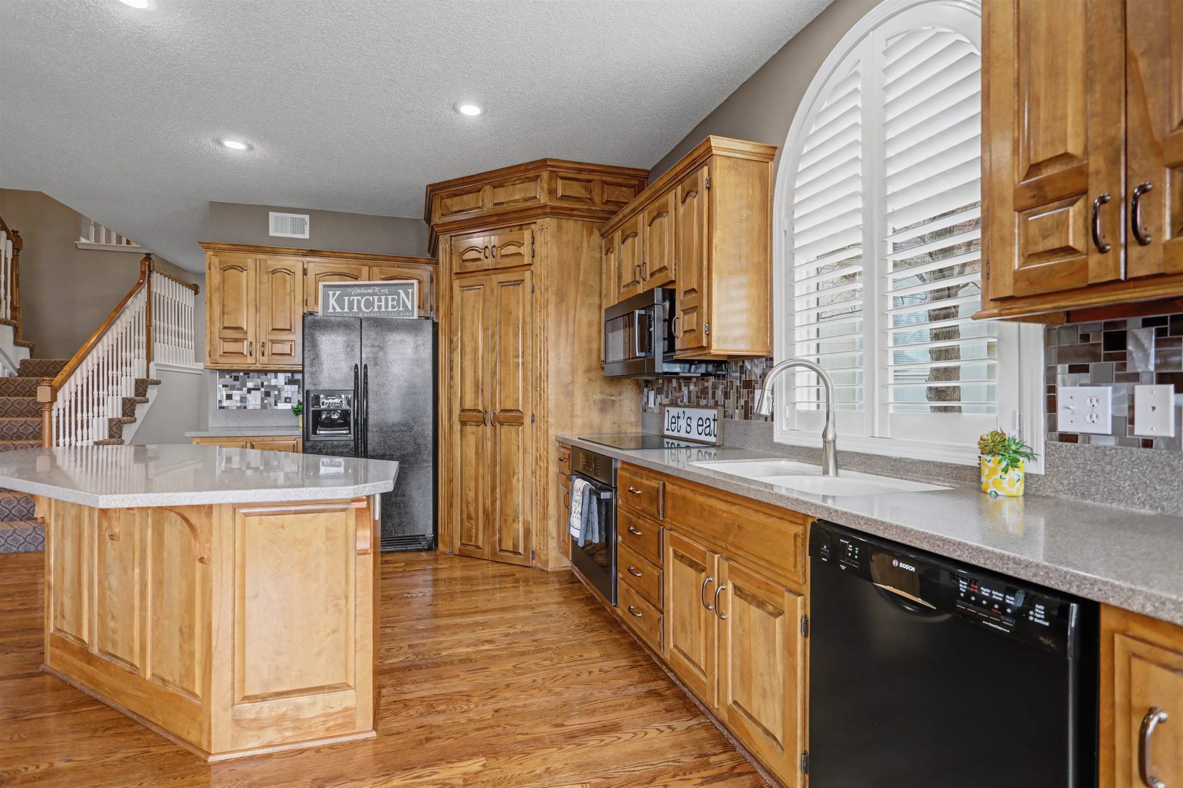 13821 Long Street, Overland Park, KS 66221