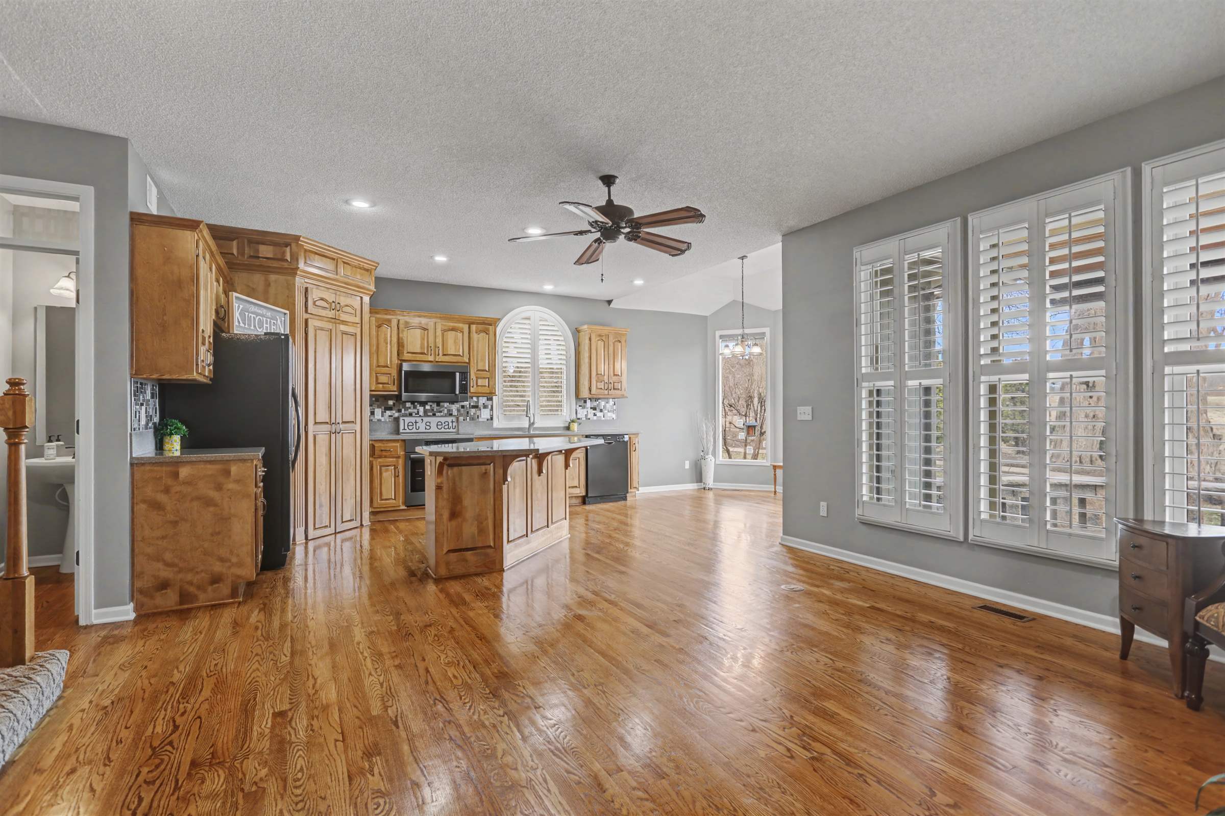 13821 Long Street, Overland Park, KS 66221