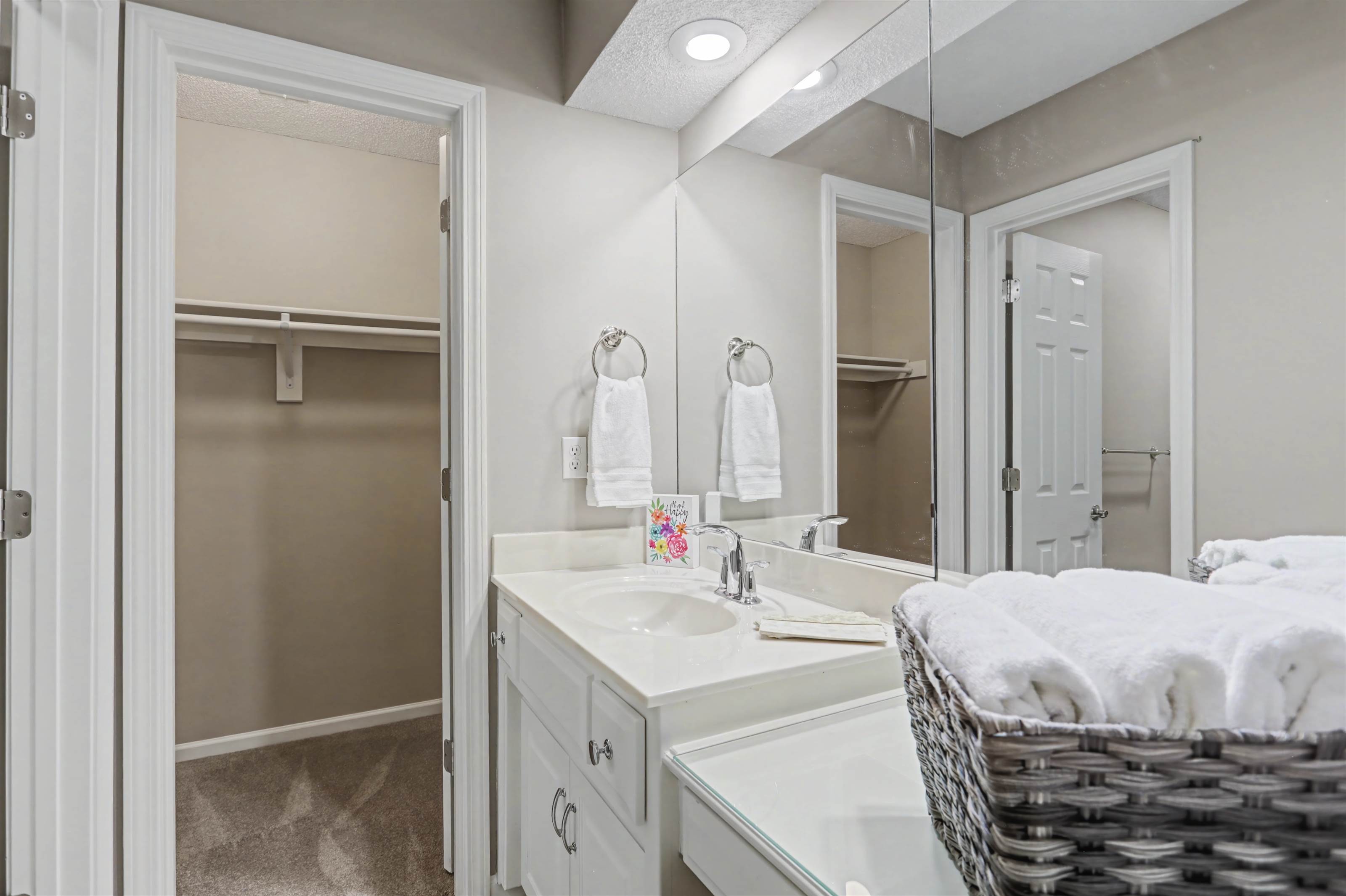 13821 Long Street, Overland Park, KS 66221