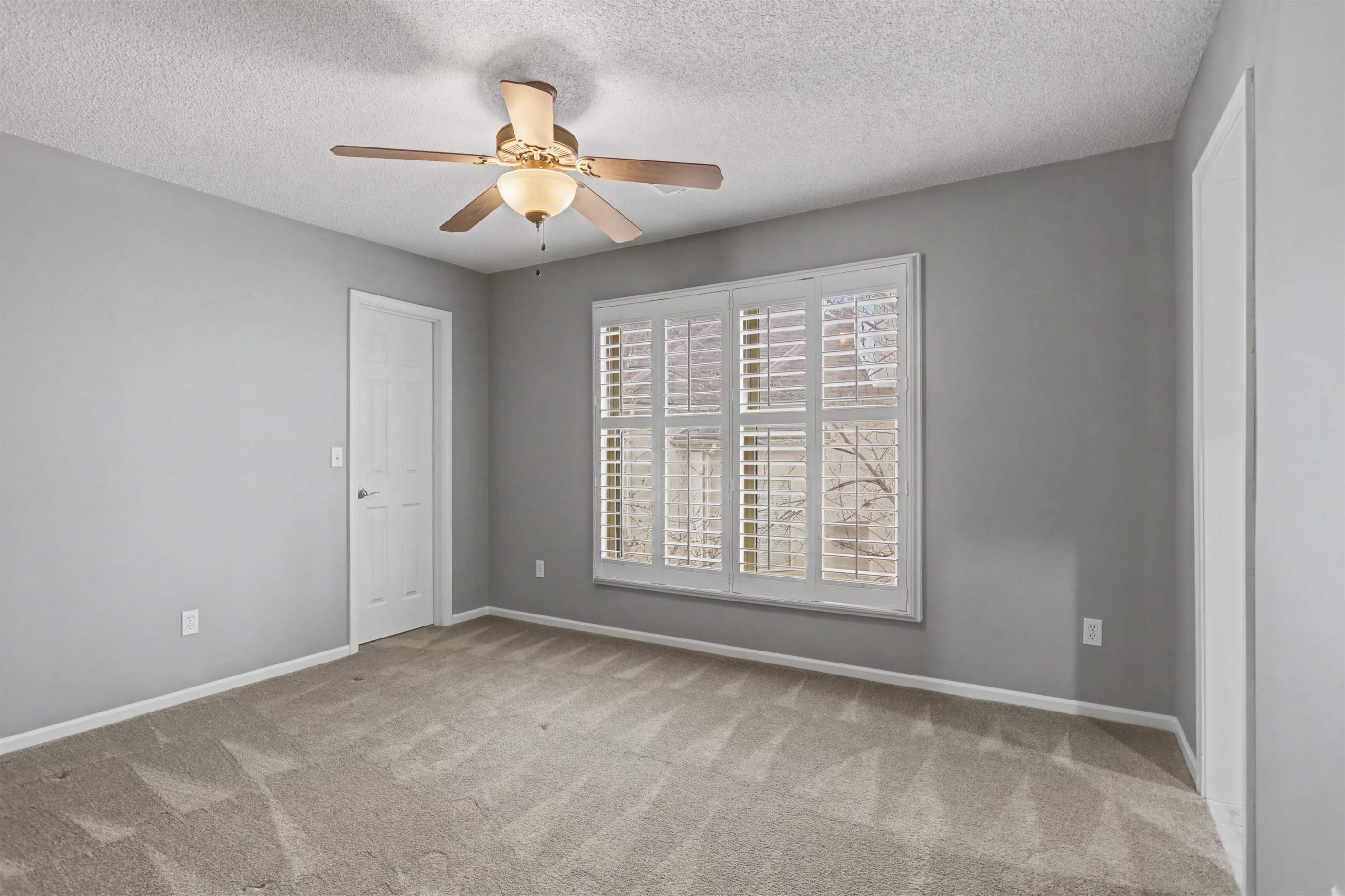 13821 Long Street, Overland Park, KS 66221