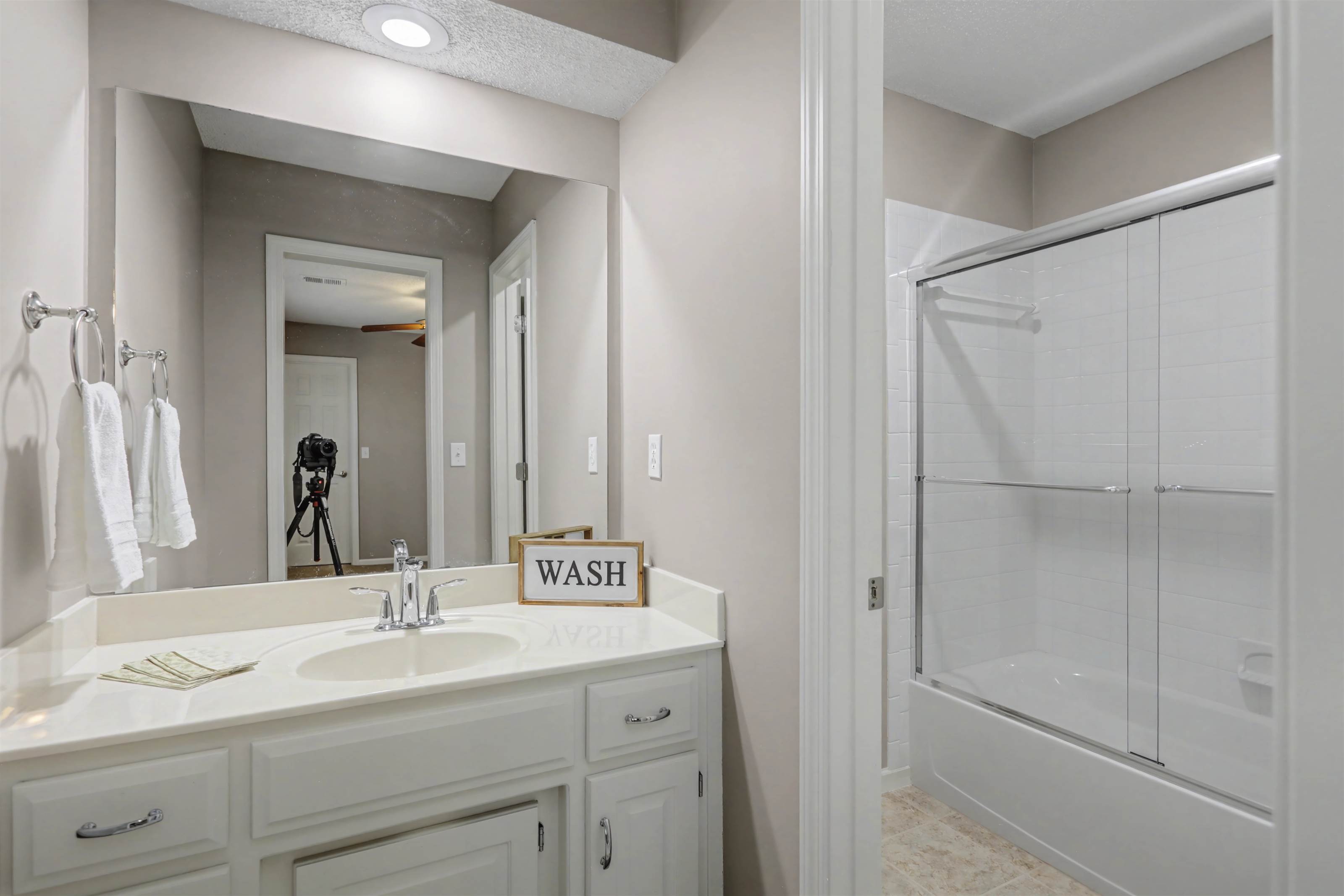 13821 Long Street, Overland Park, KS 66221