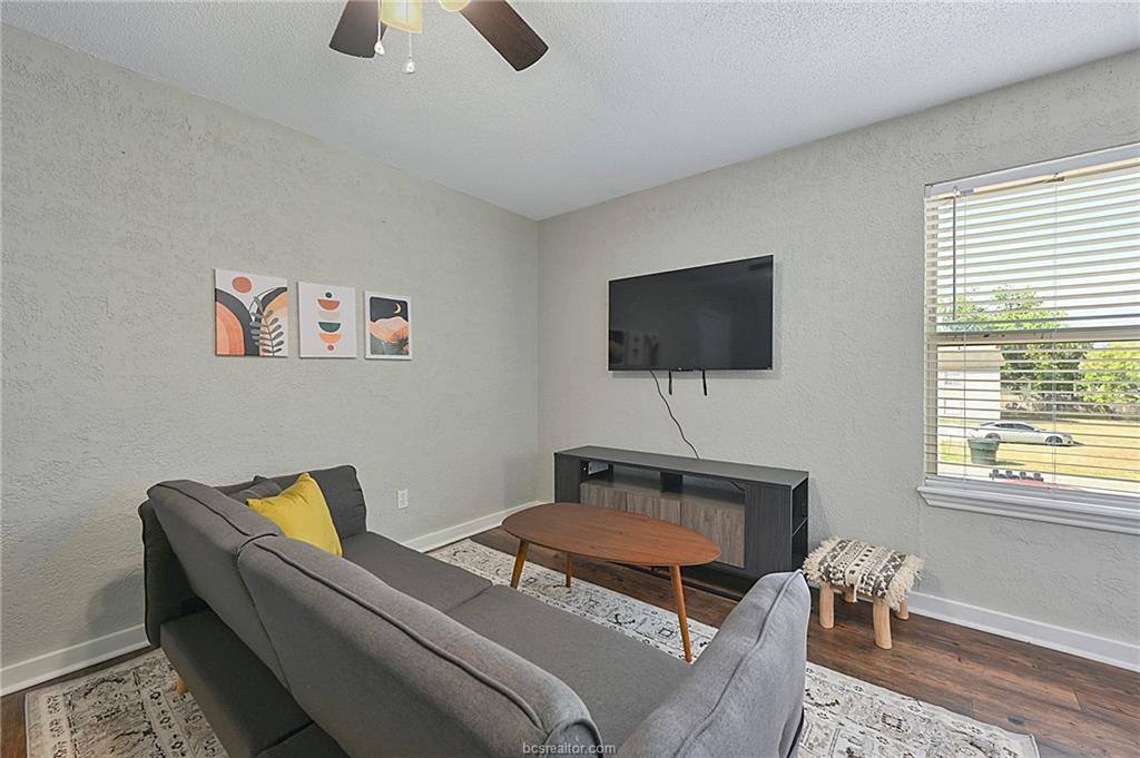 1537 Pine Ridge Drive, College Station, TX 77840