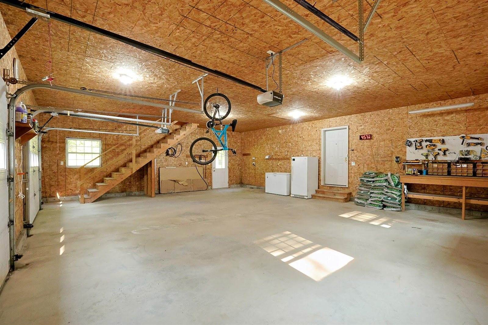 357 Kelley Road, Hermon, ME 04401