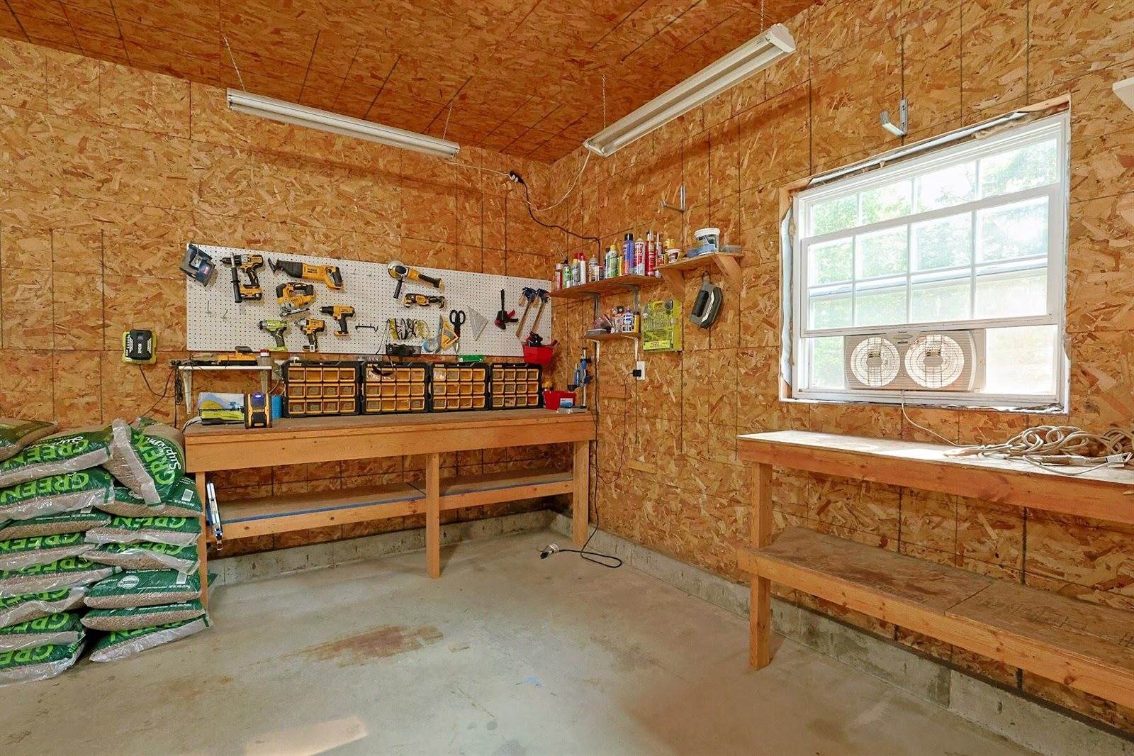 357 Kelley Road, Hermon, ME 04401