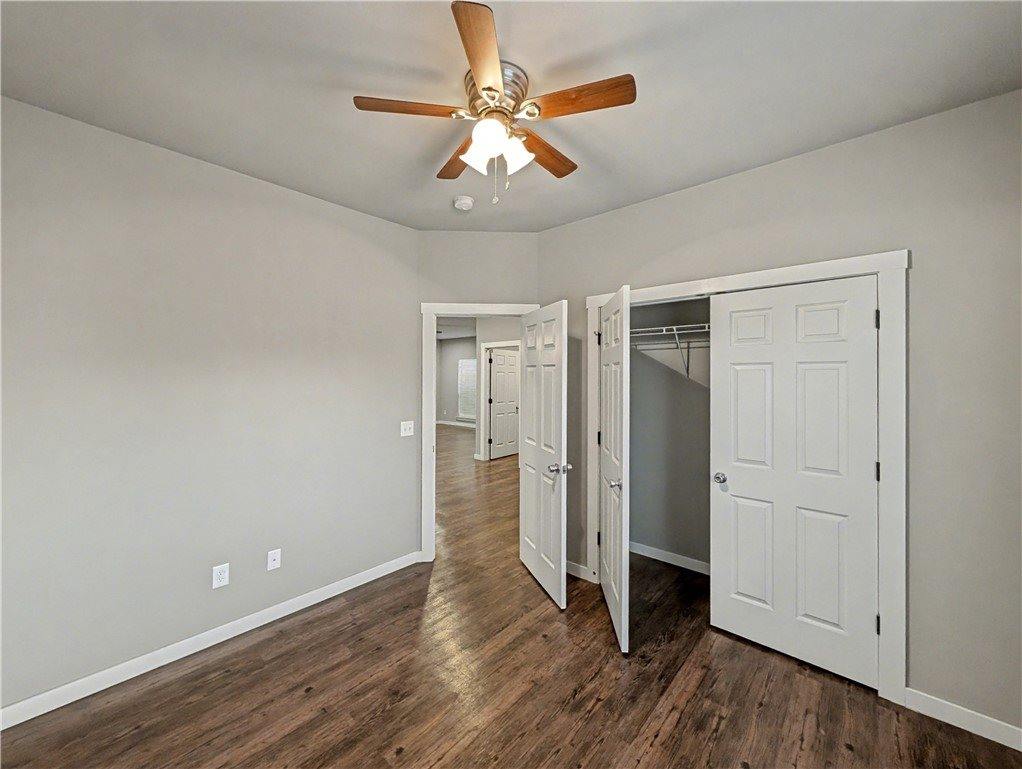 860 & 862 Oakwood Court, Centerton, AR 72719