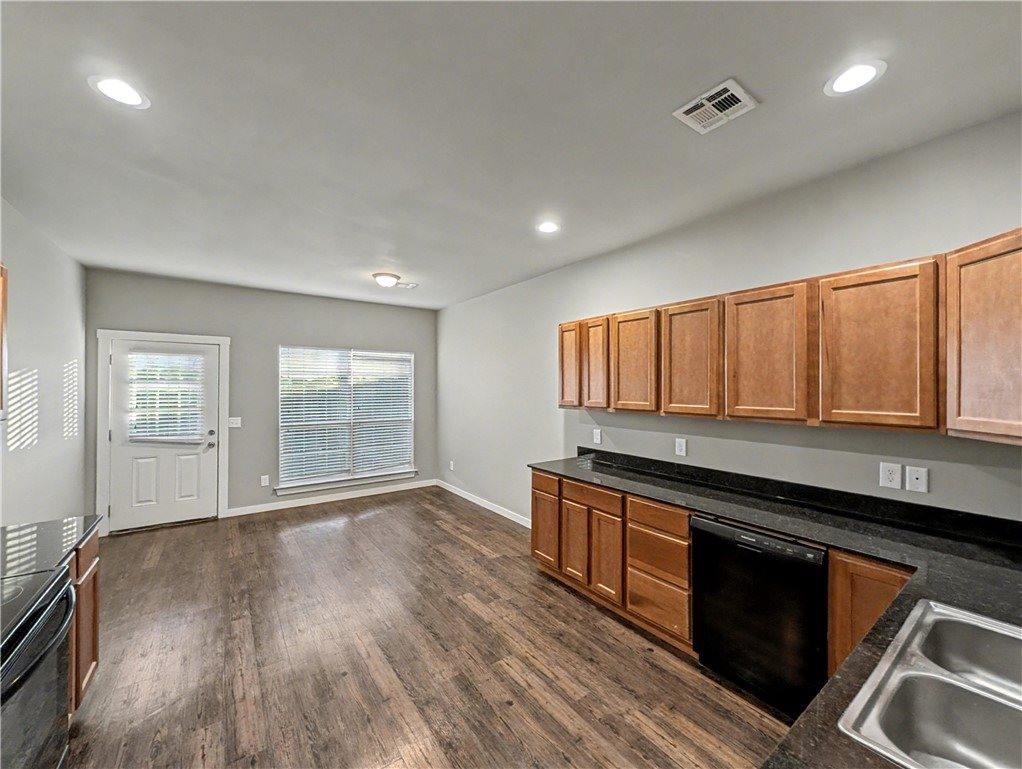 860 & 862 Oakwood Court, Centerton, AR 72719