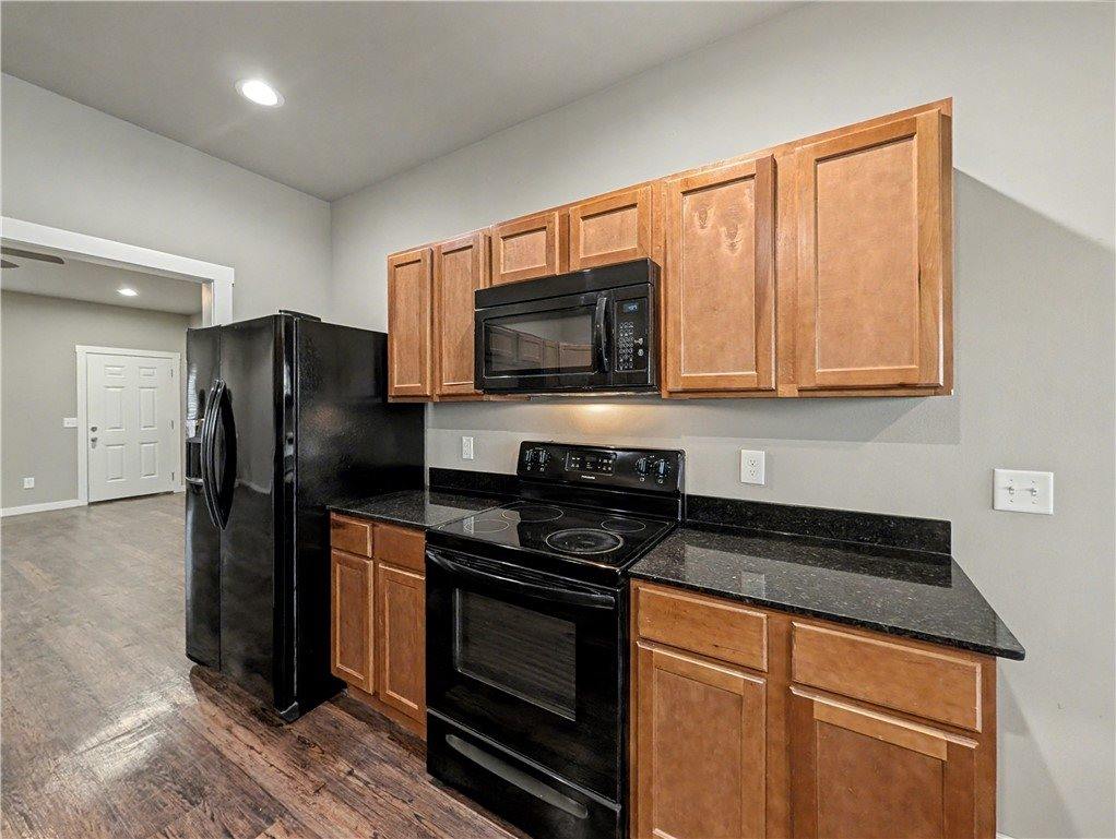 860 & 862 Oakwood Court, Centerton, AR 72719