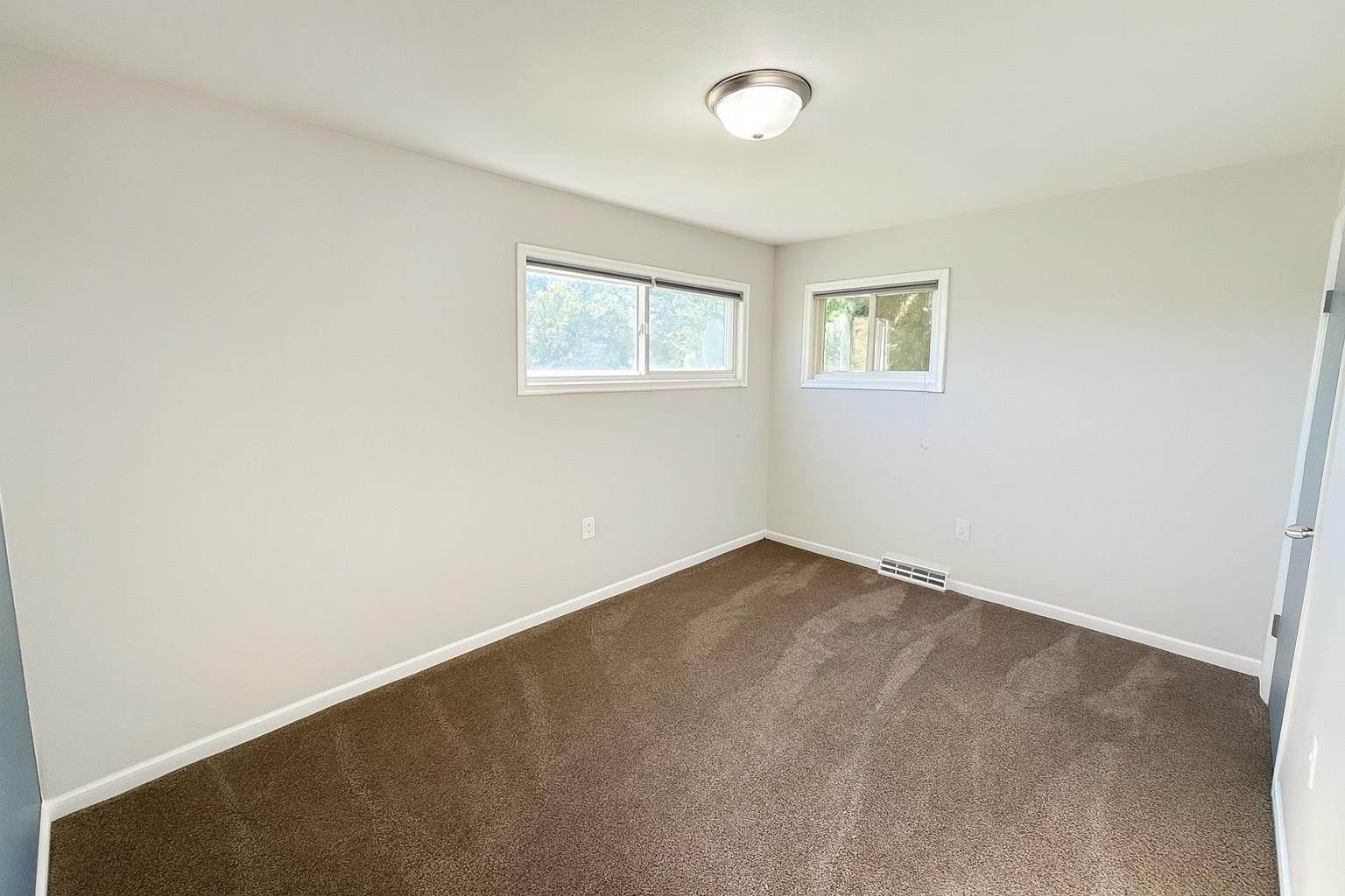 913 20th St. NW, Minot, ND 58703