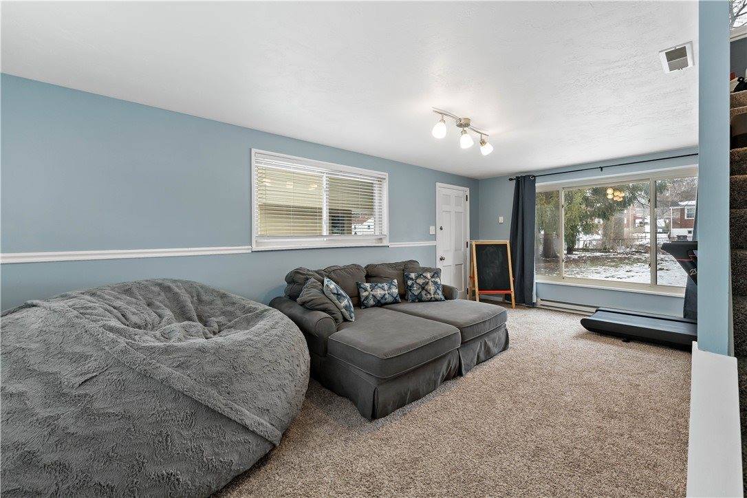 133 Cambridge Rd, Bethel Park, PA 15102