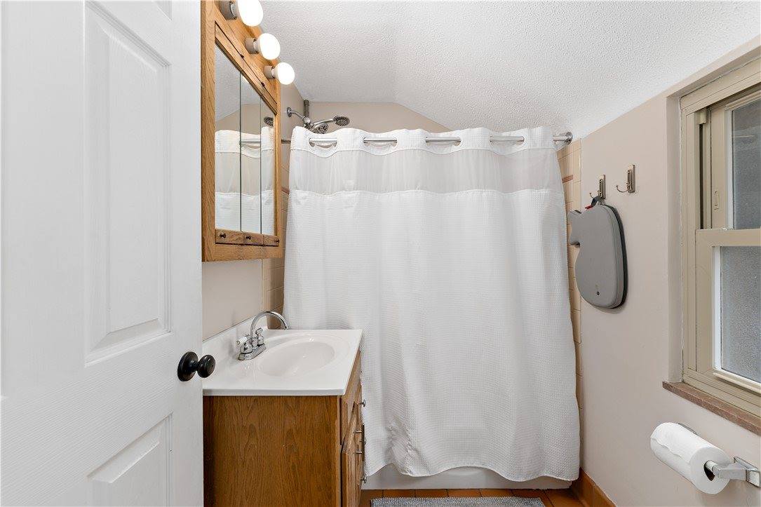 133 Cambridge Rd, Bethel Park, PA 15102