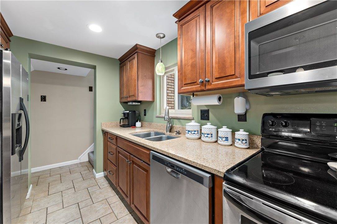 133 Cambridge Rd, Bethel Park, PA 15102