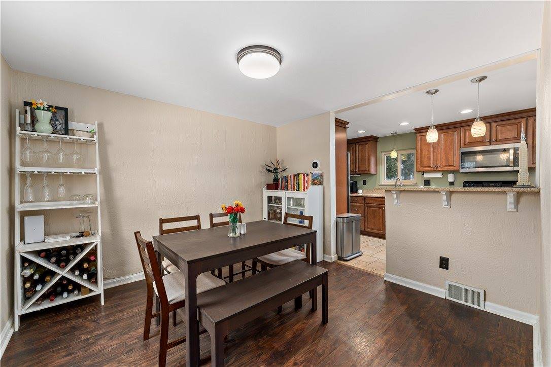 133 Cambridge Rd, Bethel Park, PA 15102