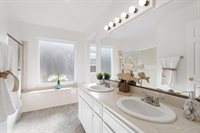 1333 Stonebridge Way, Roseville, CA 95661