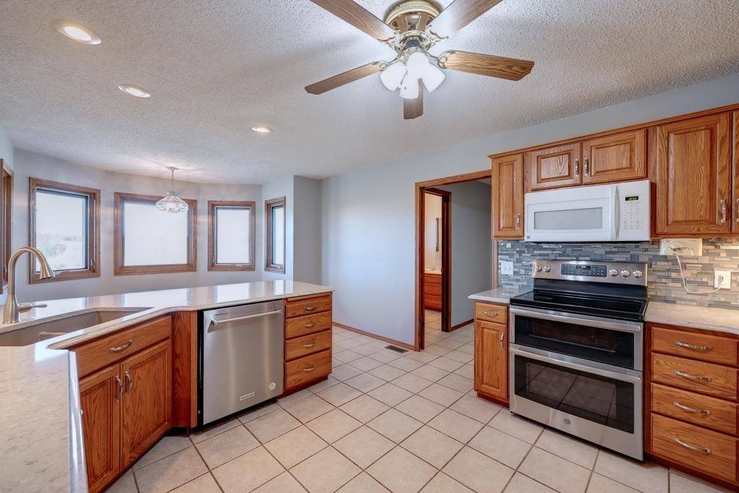 10 Leed Rd, Winfield, KS 67156
