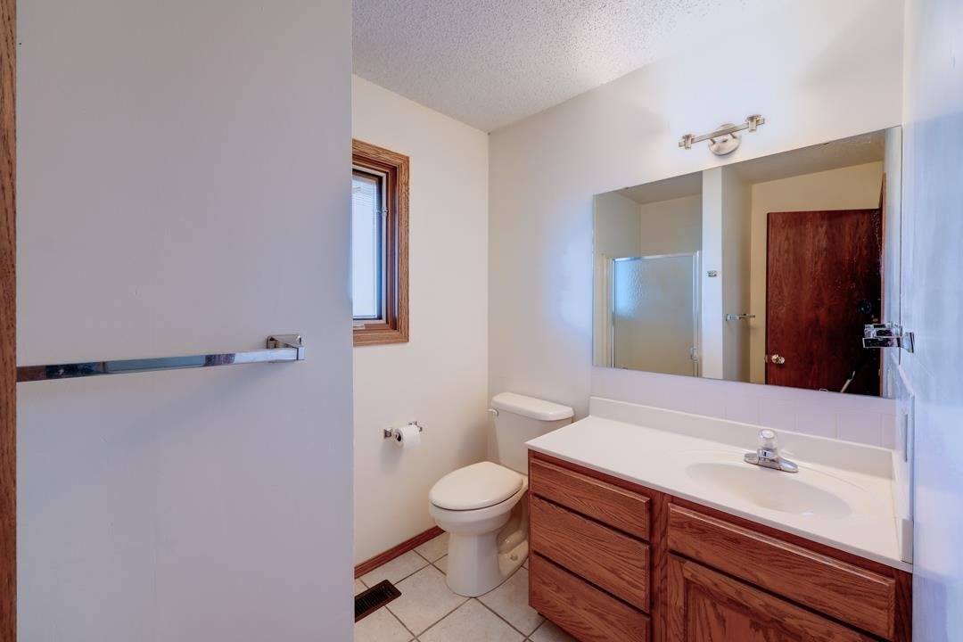 10 Leed Rd, Winfield, KS 67156