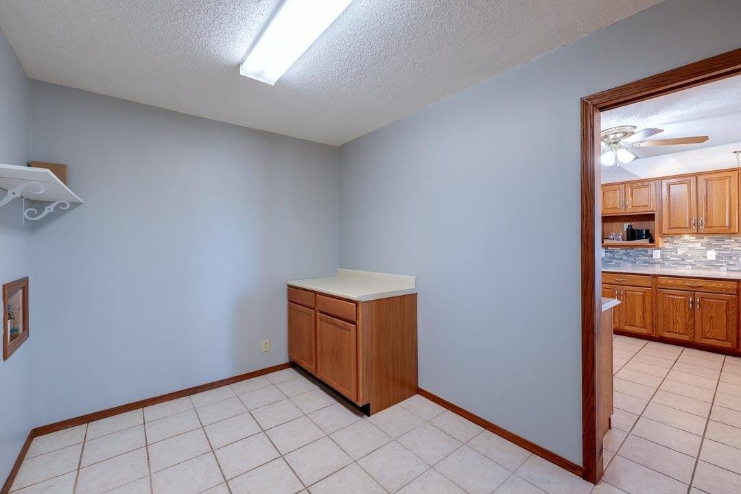 10 Leed Rd, Winfield, KS 67156