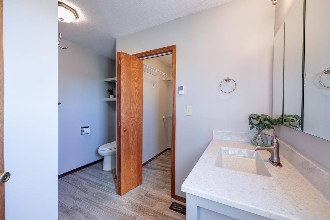 10 Leed Rd, Winfield, KS 67156