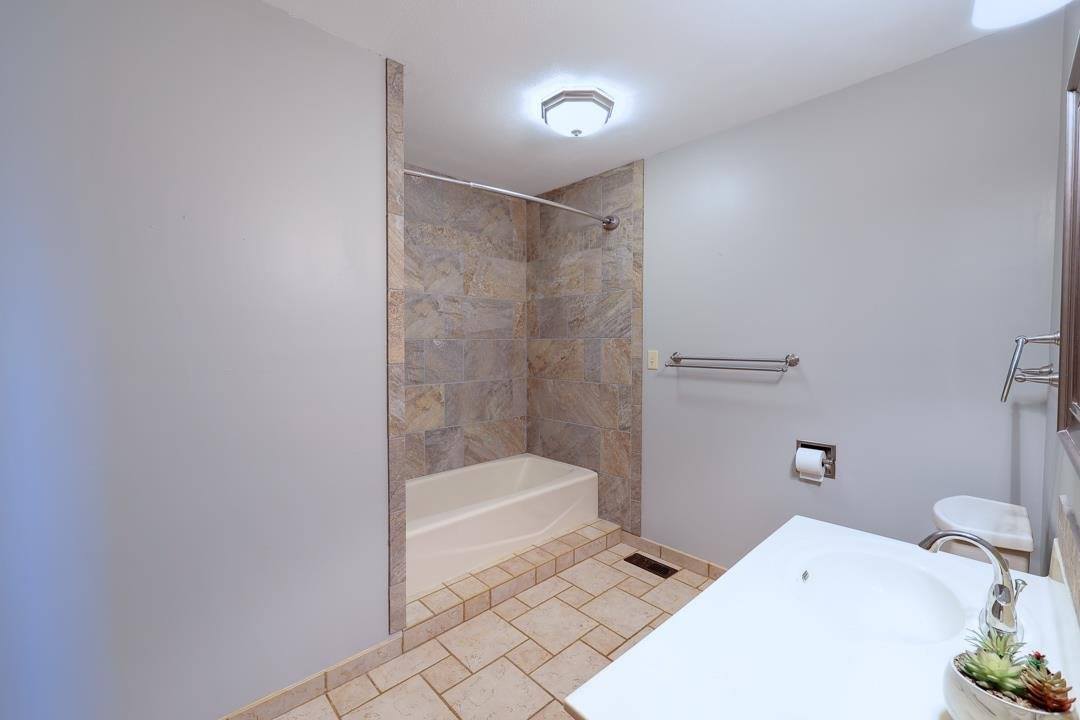 10 Leed Rd, Winfield, KS 67156