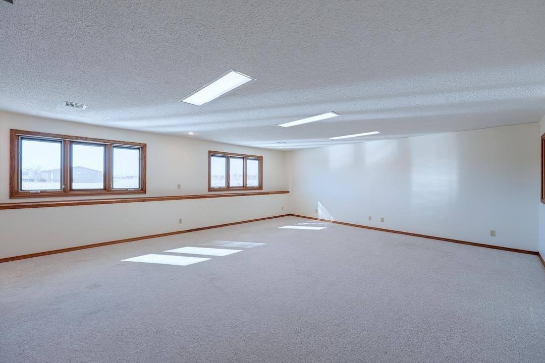 10 Leed Rd, Winfield, KS 67156