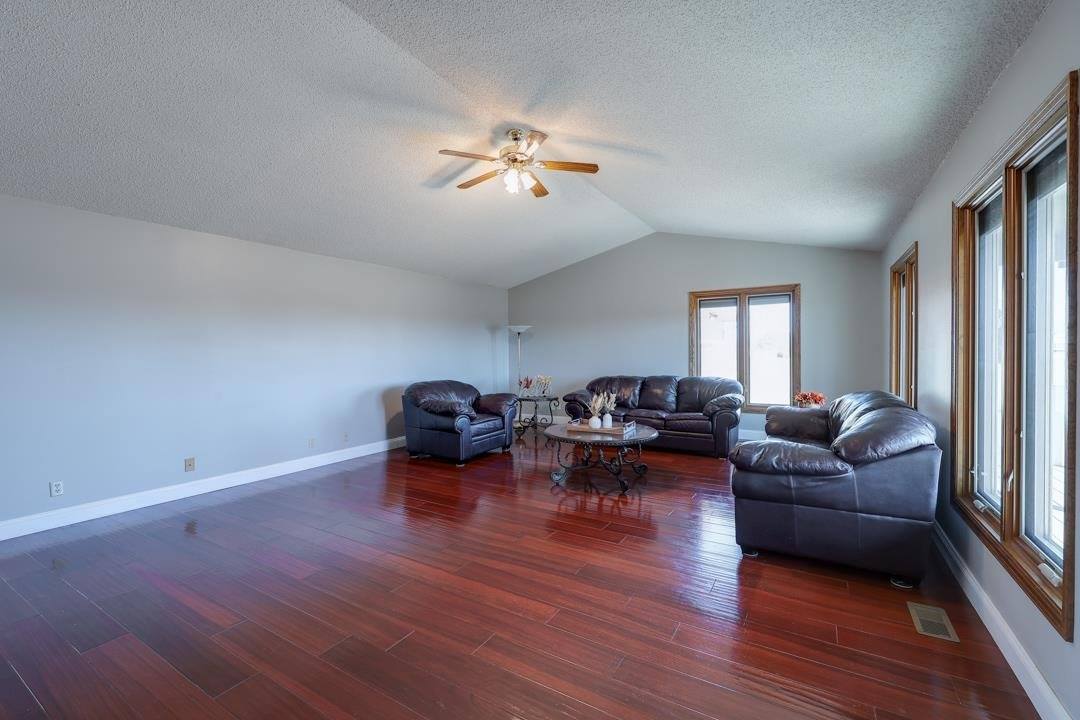 10 Leed Rd, Winfield, KS 67156