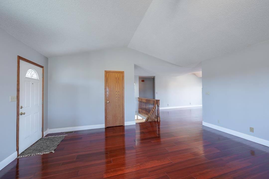 10 Leed Rd, Winfield, KS 67156