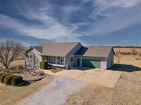 10 Leed Rd, Winfield, KS 67156