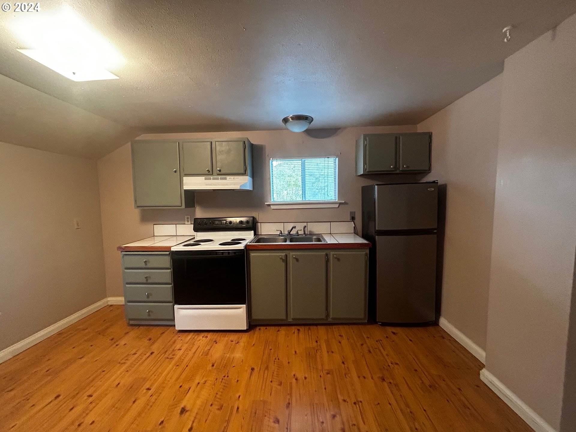 1414 SE Lambert, Portland, OR 97202