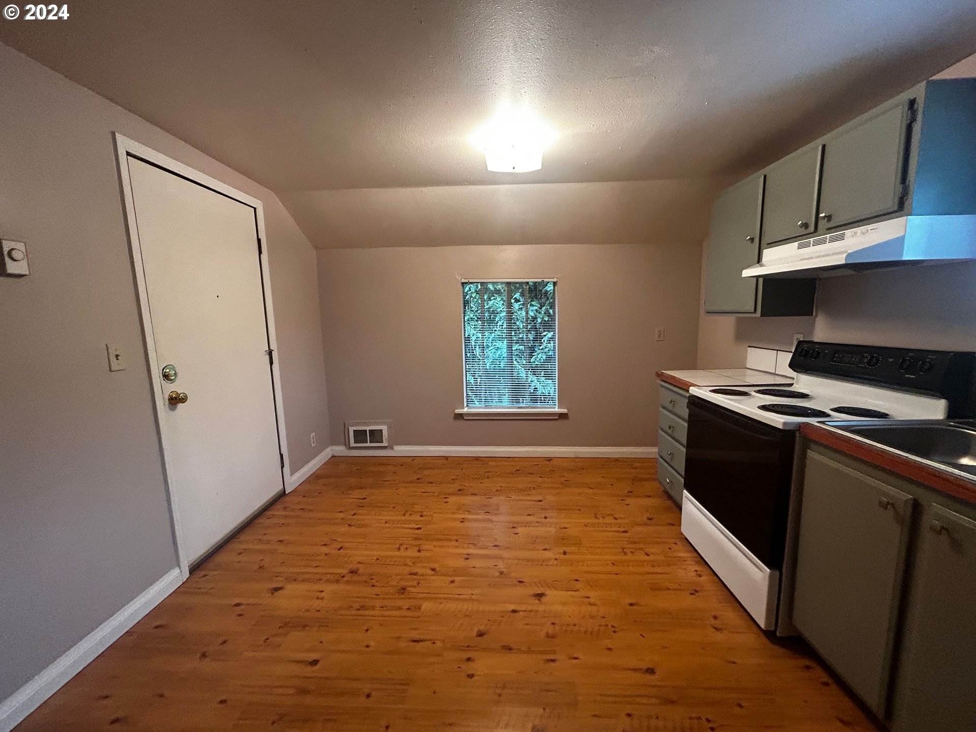 1414 SE Lambert, Portland, OR 97202