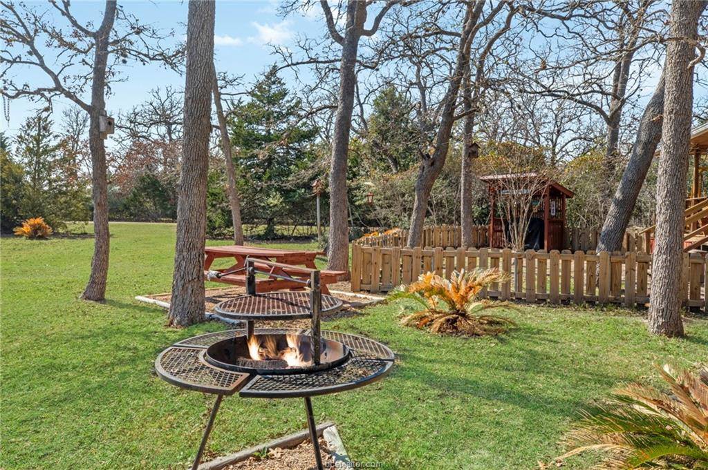 701 Birch Forest, Somerville, TX 77879