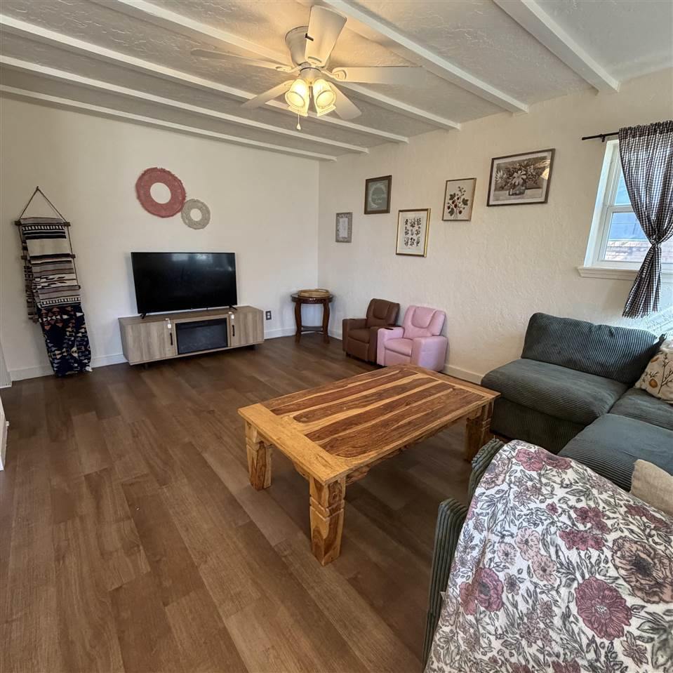 221 West Kansas St, Walters, OK 73572