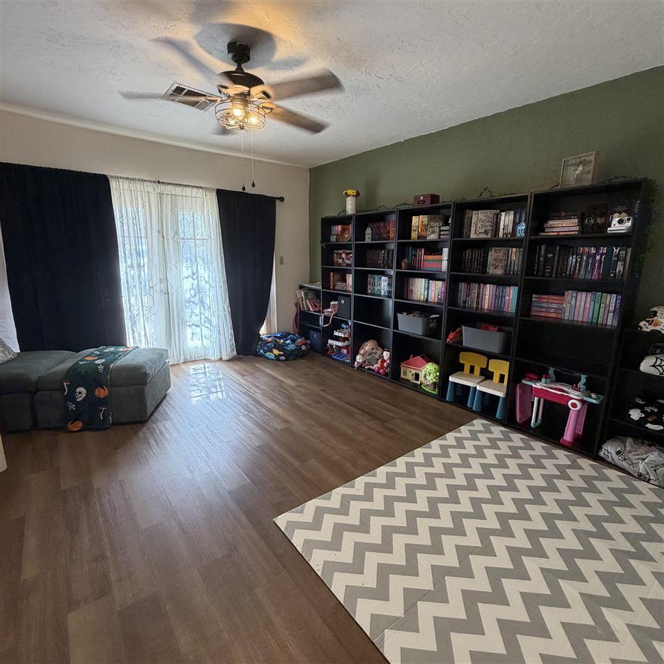 221 West Kansas St, Walters, OK 73572