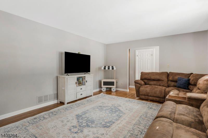 305 Raymond Ct, Bridgewater Township, NJ 08807