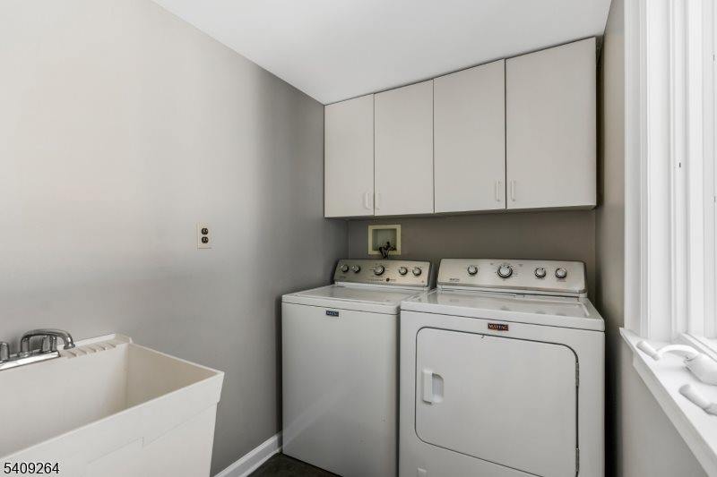 305 Raymond Ct, Bridgewater Township, NJ 08807