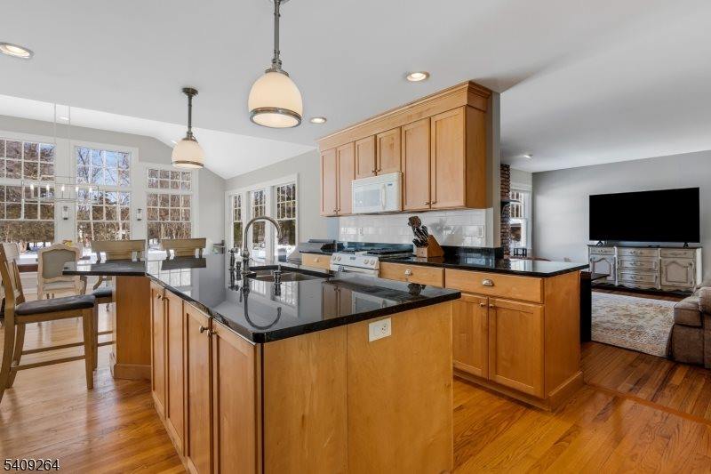 305 Raymond Ct, Bridgewater Township, NJ 08807