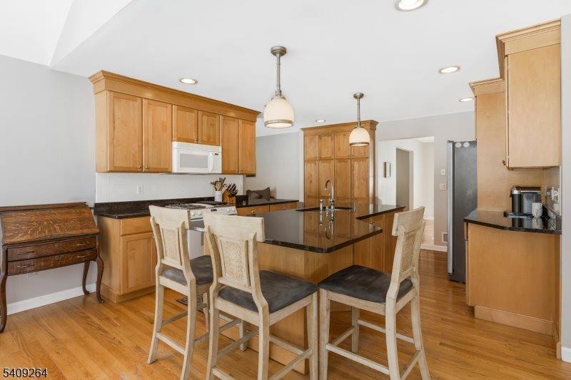 305 Raymond Ct, Bridgewater Township, NJ 08807