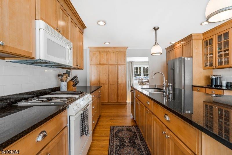 305 Raymond Ct, Bridgewater Township, NJ 08807