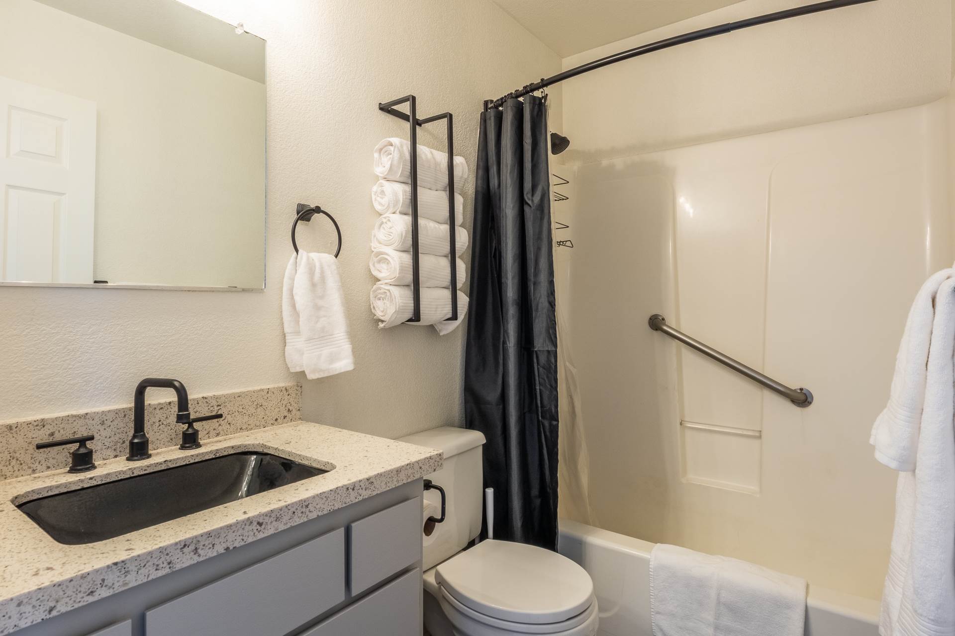 852 Crosby #B, Bishop, CA 93514