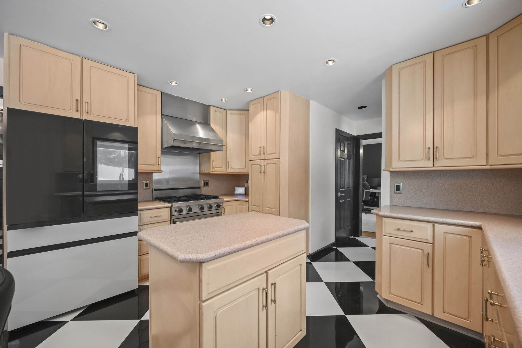 34 Sandalwood, East Brunswick, NJ 08816